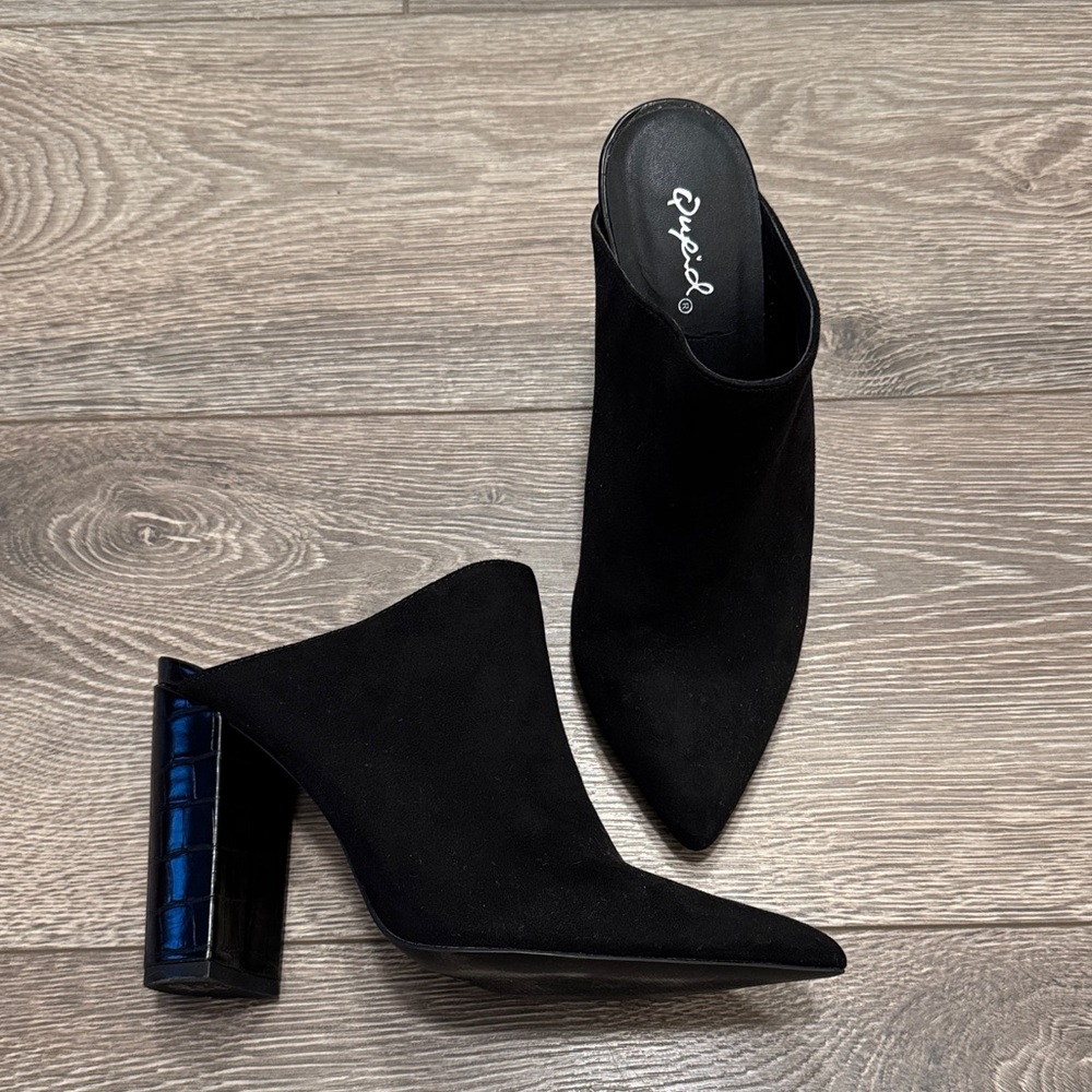 Black Pointed Toe Mules